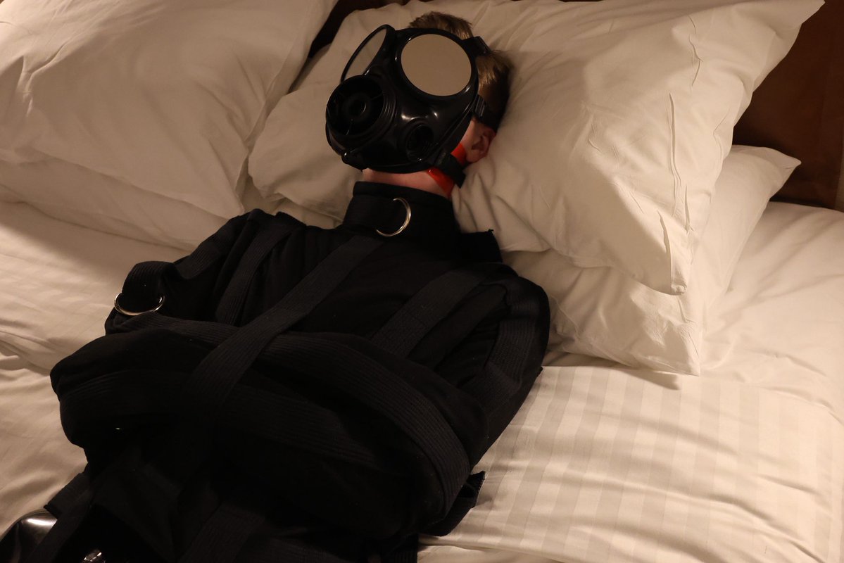 KinkyBraceX's tweet photo. Ended up a bit stuck in the straight jacket and well gagged 😈
Taped and gas masked, nothing I could do to get out of this.
What do you think @voidrubber ended up doing to tied boy? https://t.co/2CB9ggKyYQ
