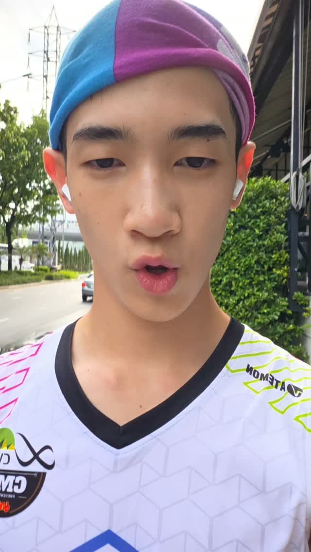 vietoxxxx's tweet photo. นึกถึงที่โปรบอกอะ ว่าม่อนเป็นอัศวินราตรี คือดูนะ แล้วมันเป็นไดนามิคที่แบบตรงข้ามขั้วกันมากอะ คนนึงตื่นตีสี่ตีห้ามาวิ่งสวนสาธารณะ อีกคนดึกๆออกมาขี่ฮาร์เล่ย์เล่นสเกตบอร์ด คสพแบบพระอาทิตย์พระจันทร์จิงๆ 🌞🌒 

#almondprogress #almondbabybigboy #progresspassawish https://t.co/kMRlu6jQTi