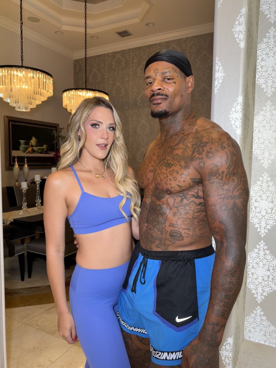 savvysuckss's tweet photo. full vid out today 🤤 https://t.co/qJlSnPviFu