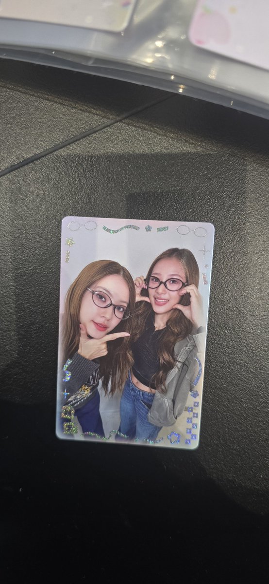 flimrchanun's tweet photo. soal fisik aku kalah, tapi kalo soal photocard secret? gausah dibahas soalnya kita lgi bahas fisik. https://t.co/Kf7adPLX1Y