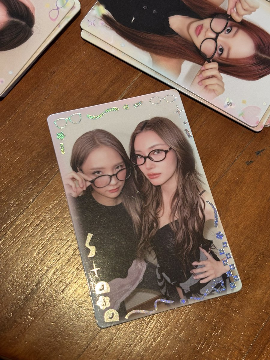 flimrchanun's tweet photo. soal fisik aku kalah, tapi kalo soal photocard secret? gausah dibahas soalnya kita lgi bahas fisik. https://t.co/Kf7adPLX1Y