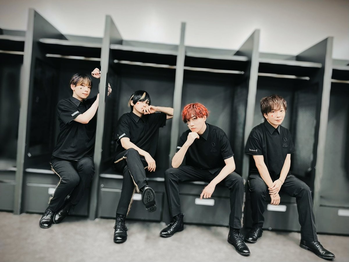 mmyymy910's tweet photo. 일진로이드                                    찐따로이드 https://t.co/UQ2U046Mky