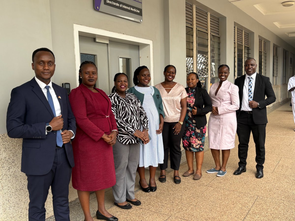 InternalmedMak's tweet photo. Congratulations to the newest physicians on the block! Another outstanding group has successfully defended today. Wishing you all the very best as you begin the next chapter of your careers. Proud to be part of this culture of excellence. https://t.co/YDzYjxODt0