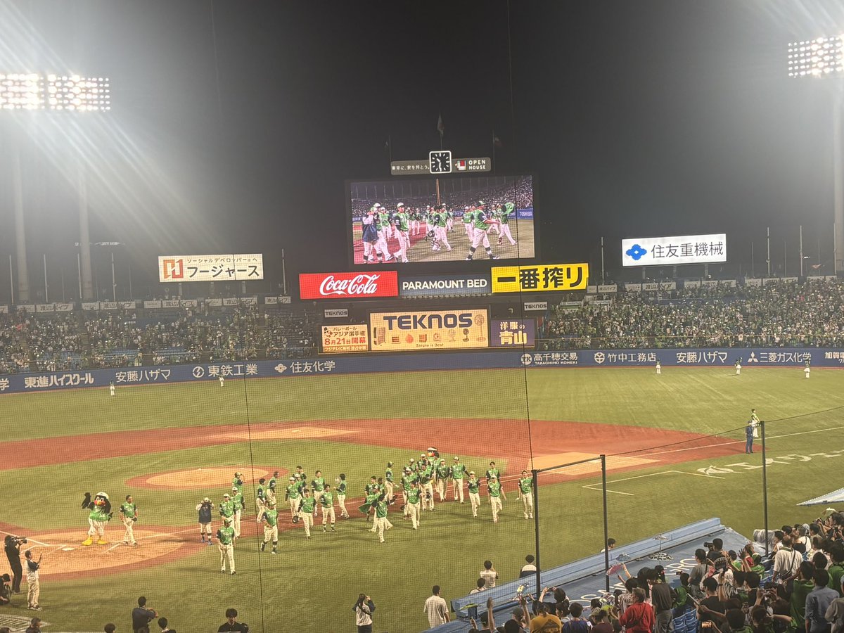 fumiko_chan's tweet photo. 結局雨もほとんど降らず良い試合だったー‼︎
久しぶりに神宮勝利見れた♡
内山くん、良い当たりが2本もショート正面で惜しいっと思っていたら、最後の最後に👏👏
車だったからノンアルで4時間でした😂 https://t.co/x0lidBm7PD