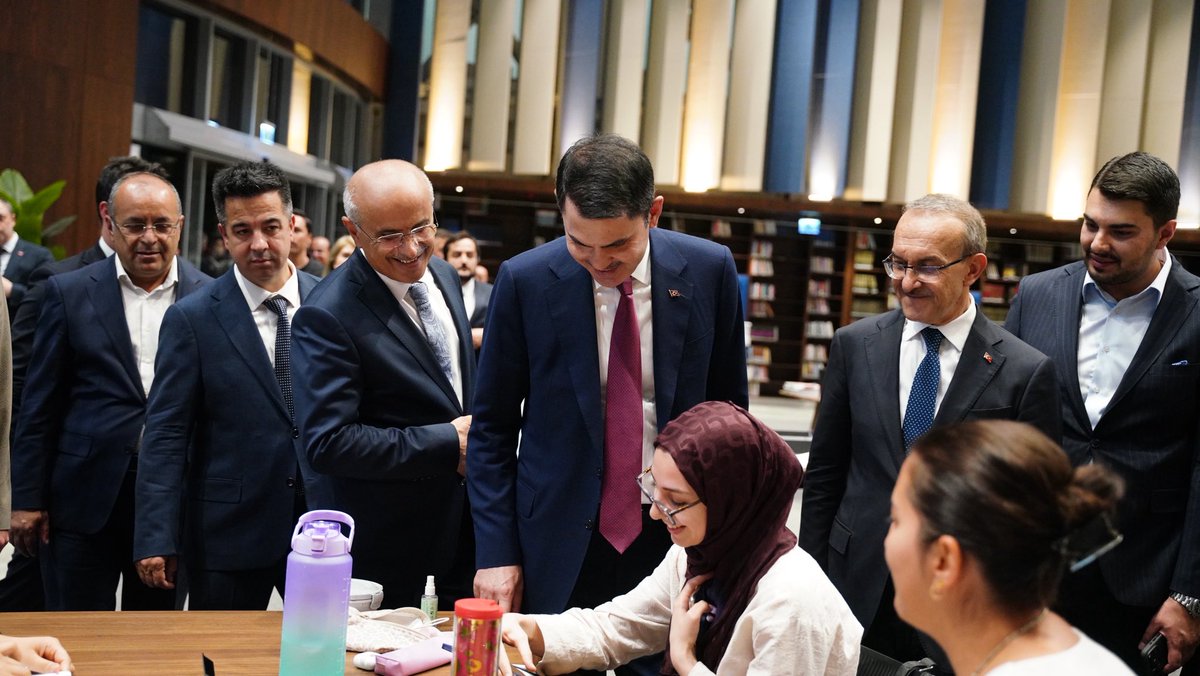 murat_kurum's tweet photo. Malatya Şehir Kütüphanemizde gençlerimizle bir aradayız. https://t.co/z7howhuRmL