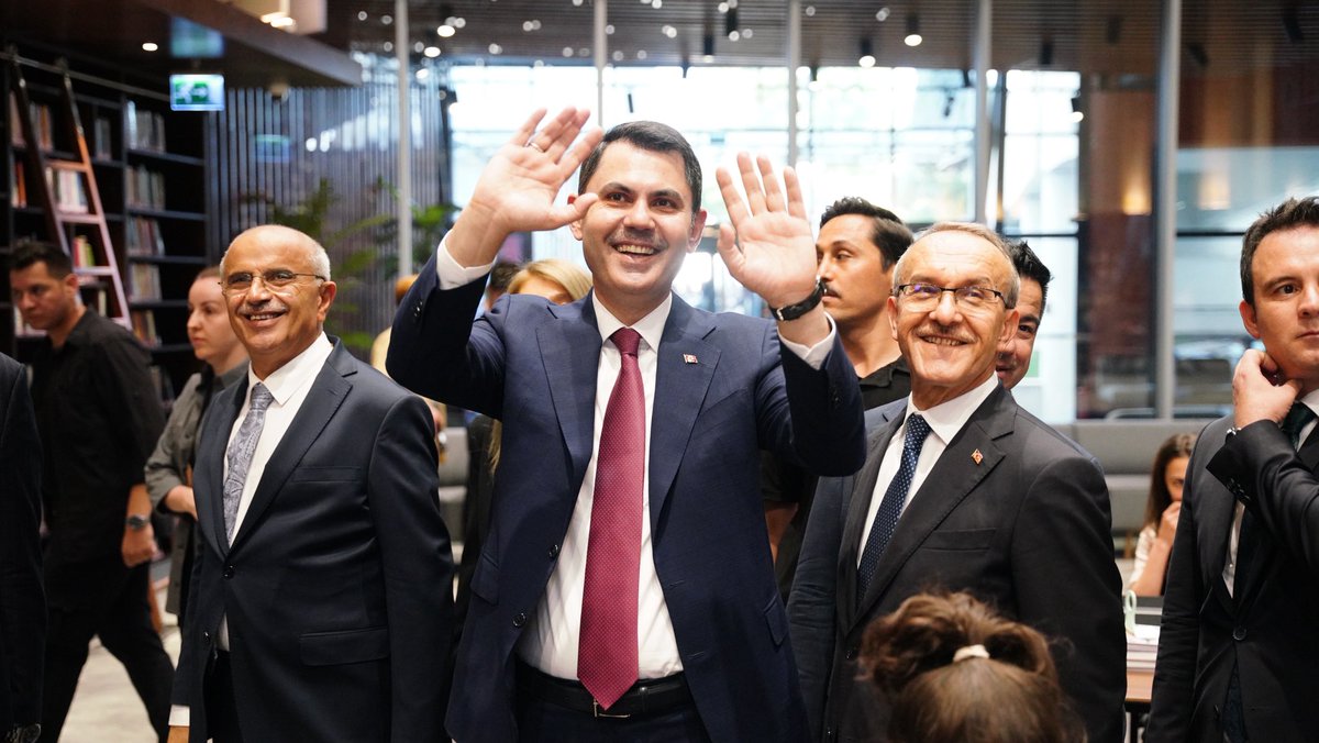 murat_kurum's tweet photo. Malatya Şehir Kütüphanemizde gençlerimizle bir aradayız. https://t.co/z7howhuRmL