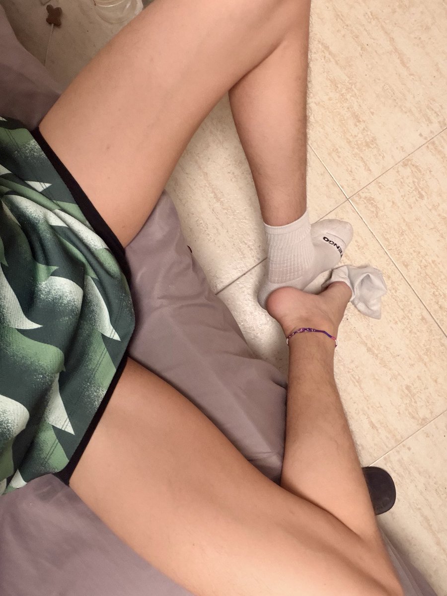 MarcOnX_'s tweet photo. Socks On-Off?🧦  #sockfetish #gayman #gayboy https://t.co/9mngW2hA4Q