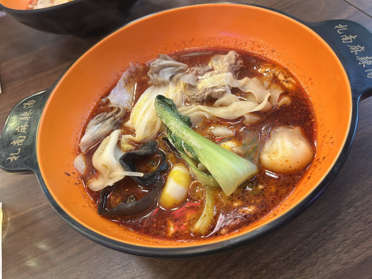 atsuko_harada's tweet photo. はじめて麻辣湯食べました。自分で具材取るやつです。はしゃぎました。取りすぎました。辛いの大好き。美味しかったー！！麻辣湯って麺だと思ってたけど鍋なのね。次回は野菜多め・練り物少なめ・麺はちょっとだけにしよう。はしゃがない。 https://t.co/k1trfIa6Kg