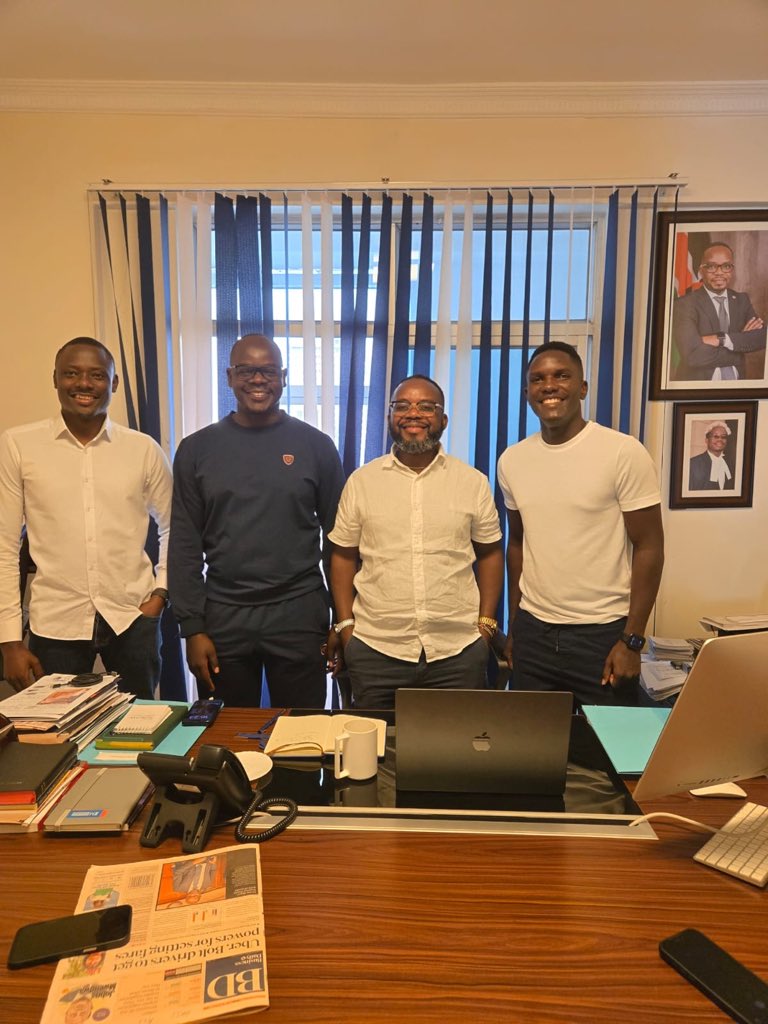 ManuAgwanda's tweet photo. Courtesy call to the indefatigable @silasjakakimba . Always a privilege to exchange progressive ideas with a brilliant legal mind and seasoned strategist. https://t.co/AOfy4tX3Lq