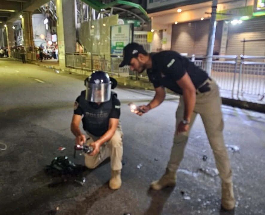 Defres360's tweet photo. A bomb concealed inside an umbrella was discovered beneath Motijheel Metro Station and was safely neutralized in a controlled explosion. https://t.co/CVSHOY7zOD