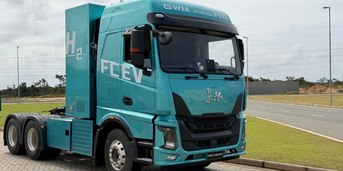 fuelcellsworks's tweet photo. GWM Brazil's first FTXT-powered #hydrogen truck completed its first #greenhydrogen refueling at Senai Cimatec, launching commercial negotiations for Latin America's first sales. R$20M in 2026 projected.
#HydrogenNews #FuelCell #Brazil #H2Mobility
https://t.co/8Wds1SLb7X https://t.co/sffu9fZ21L