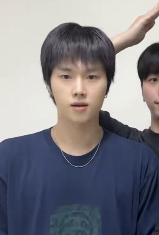 guineagain's tweet photo. 타조개똥 https://t.co/nmONByvaQ6