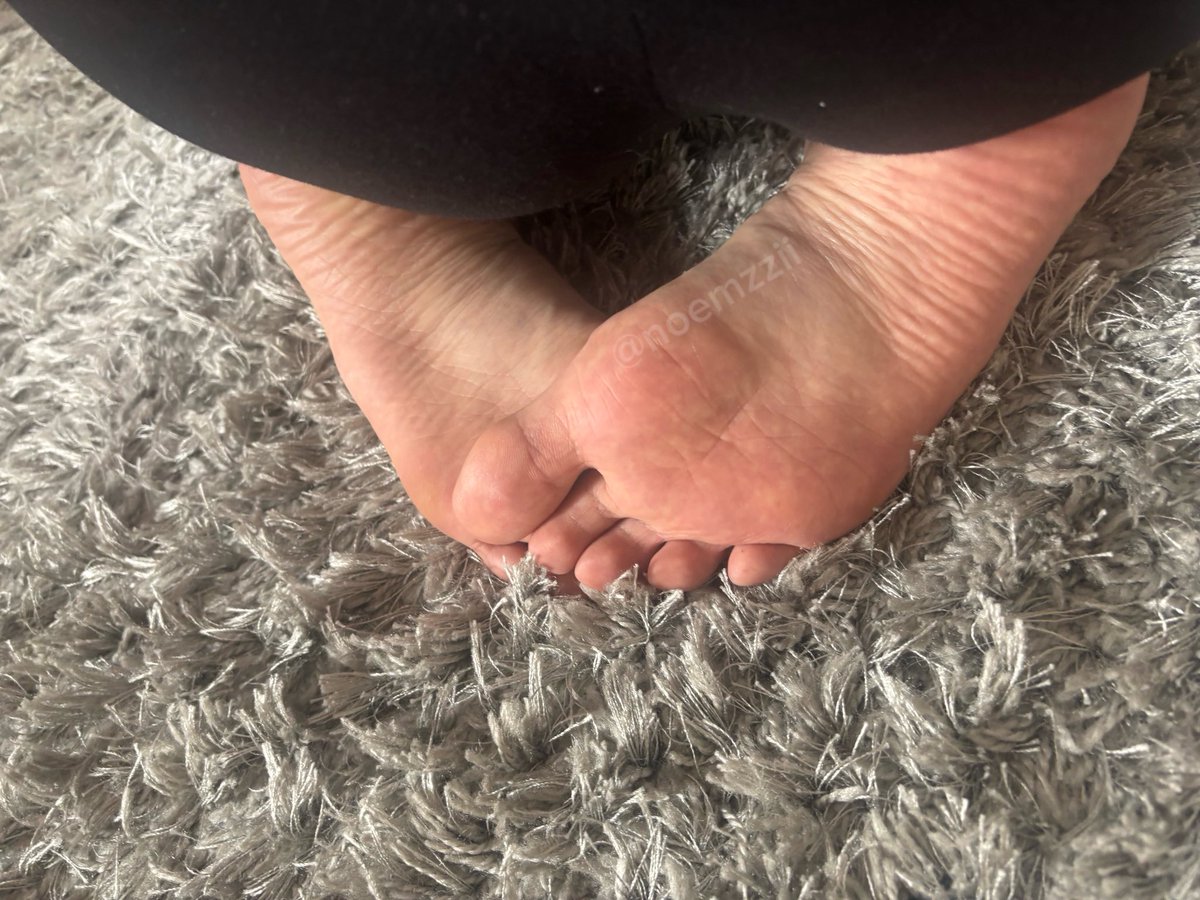 noemzzii's tweet photo. piękne podeszwy 19latki 🥵 zaprszam kundle z kodami w dm 🙄 #findompl https://t.co/vAELpohWnh