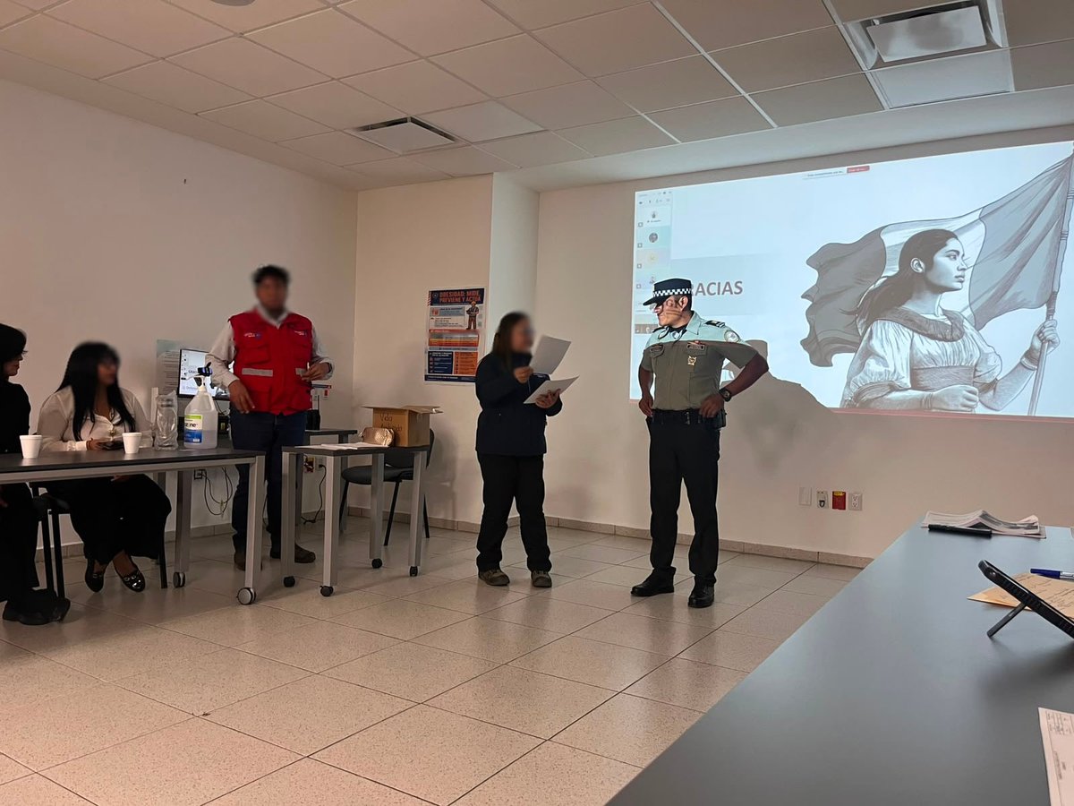 GN_MEXICO_'s tweet photo. ¡Cada acción cuenta para tu seguridad! En #Hidalgo, personal de la #GuardiaNacional impartió pláticas de prevención del delito a personal del sector empresarial en el municipio de Villa de Tezontepec, con objeto de fomentar la cultura de la denuncia y fortalecer vínculos con la población. #LaGuardiaNacionalEstáContigo