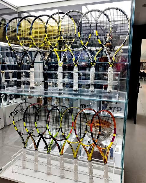 racketman444's tweet photo. ラファエル・ナダルのラケットミュージアムめっちゃ参考になる。スペインの行きたいところがどんどん増えていく🇪🇸 https://t.co/filCcWvyF9