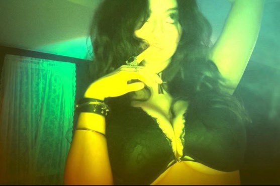 Heala321's tweet photo. My irl. Blow up her posts with dirty comments #irl #wankchat #cumtribute https://t.co/zYiQ8pUEQ6