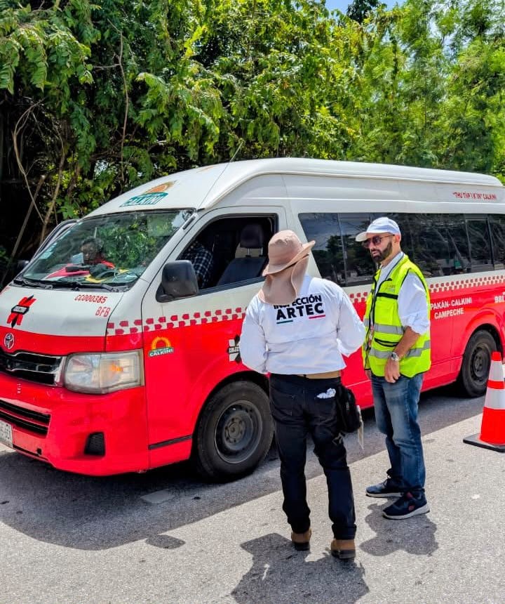 ArtecCampeche's tweet photo. 🔍Supervisión y vigilancia del transporte público.

#ARTEC #TransportePúblico #Supervisión #Seguridad #CampecheSeTransforma https://t.co/EPCgLoQKk4