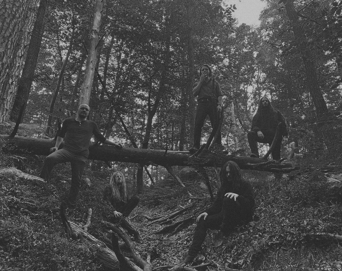 20buckspinlabel's tweet photo. SIDEREAN, from Ljubljana, Slovenia have joined 20 Buck Spin for their upcoming 3rd LP, to be recorded later this year and released in 2027. 

The band’s obscure, experimental, jazz-imbued Death Metal compositions invoke everything from Virus to Oranssi Pazuzu to Stargazer, and sits confidently beside unorthodox labelmates like VoidCeremony, Slimelord, Dissimulator, Species and Aenigmatum. 

While we await their 3rd descent into surrealist innovation, the band has issued the 2 track ’30,000 Cycles’ demo, currently streaming on our Youtube channel: https://t.co/VsHFj9ouRC 

And also available via the band’s own Bandcamp page at https://t.co/wqhBfMw8TF.

1. Glass By Dry Glass
2. 30,000 Cycles

Siderean are:

Jan Brišar - vocals, lyrics
Matija Dolinar - guitar
David Kоcmur - guitar
Lovro Babič - bass
Darian Kocmur - drums

Recorded and produced by Siderean on a Tascam Porta One 4-track cassette recorder in April 2026.

Tetsubakru - logo
Jan Brišar - design
Nik Košar - band photo