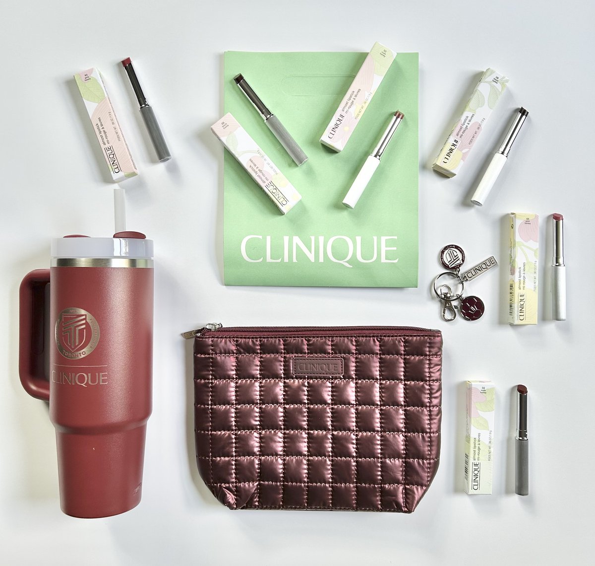 davelackie's tweet photo. Love Clinique? Look what I'm giving away on https://t.co/QFBisEL9Gp This is one of my best Clinique giveaways of the year. Enter on blog for your chance to #win (ends 08/23) https://t.co/SVYp4zuKFQ