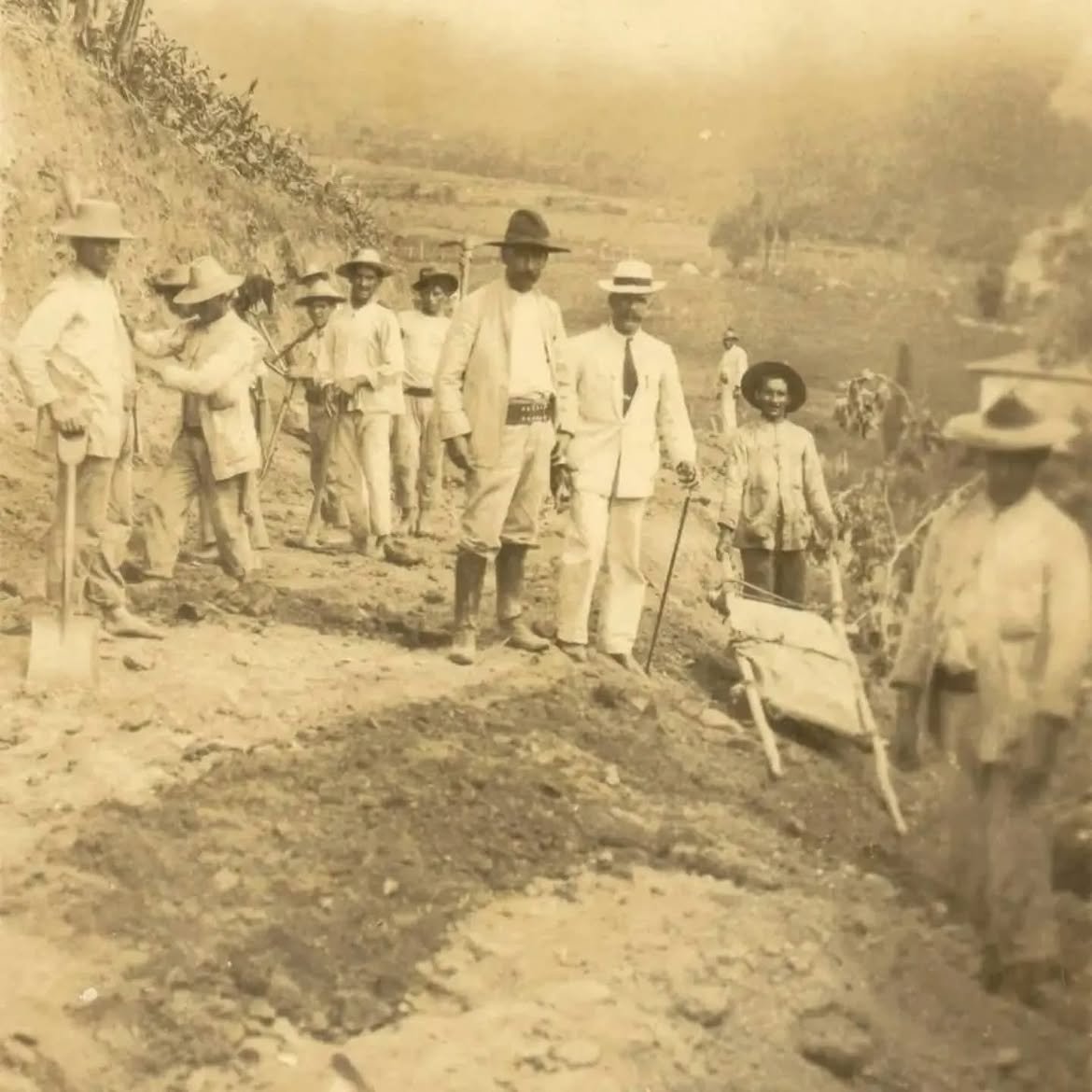 AndiumVenuAest's tweet photo. Mesa de Aura, Táchira, 1925. https://t.co/Jq8QkQBgA3