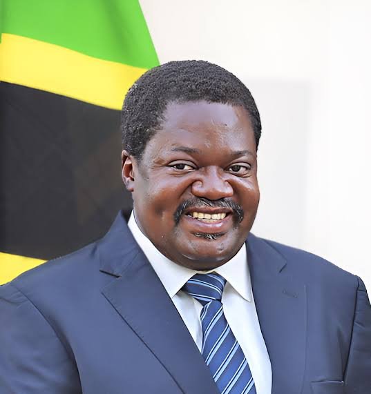 Aruatani's tweet photo. Kila siku nawaambia ma CCM yakiamua kutuvuruga hayabahatishi yanachaguaga Karata Moja Kali ya mwisho na yanawasikilizia ..😂🙌 https://t.co/WGCyU2Q0Xs