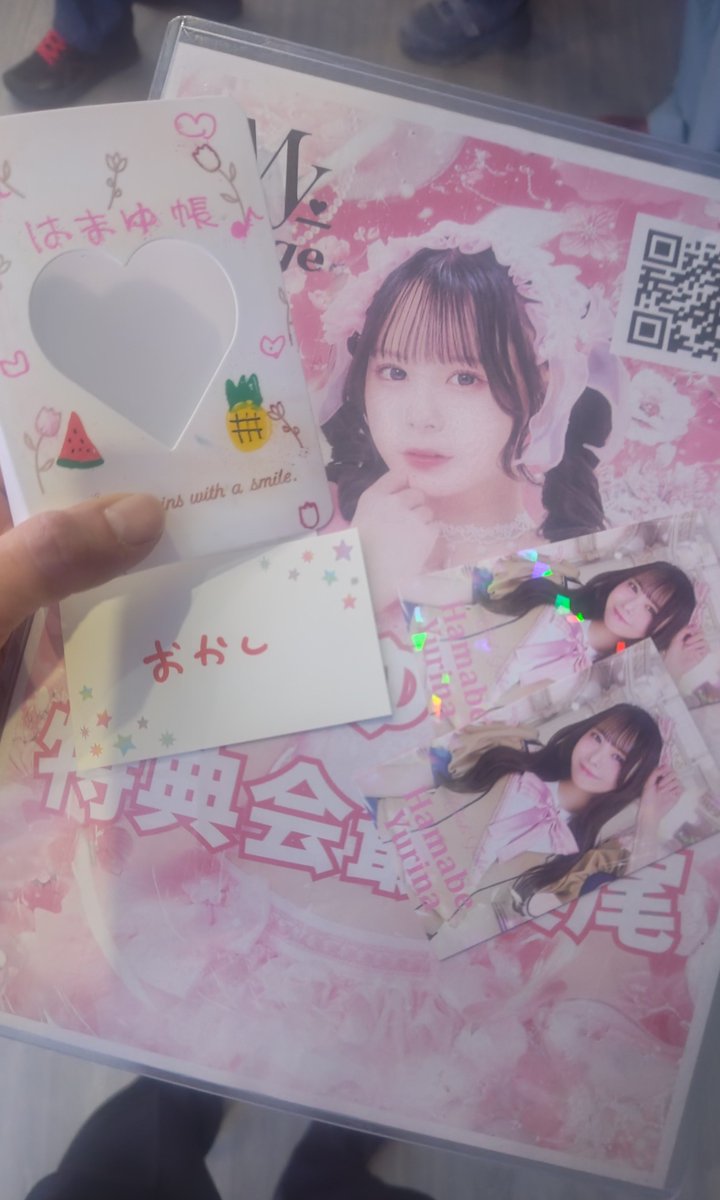 clariyasu's tweet photo. ゆりなさんデビュー６周年記念ソロイベ😺✨️
仕事わがまま言って抜け出して行ってきたけど〜ゆるゆるな感じでゆりなさんらしいイベントで楽しかった🙌
チェキ帳とお菓子食べさせてくれたり〜衣装もかわいくて最高✨️
安定の歌詞カンペ見たり〜許せちゃう人柄なゆりなさん好き😺
#ゆりなの成長記録 https://t.co/PKp75TlRZz