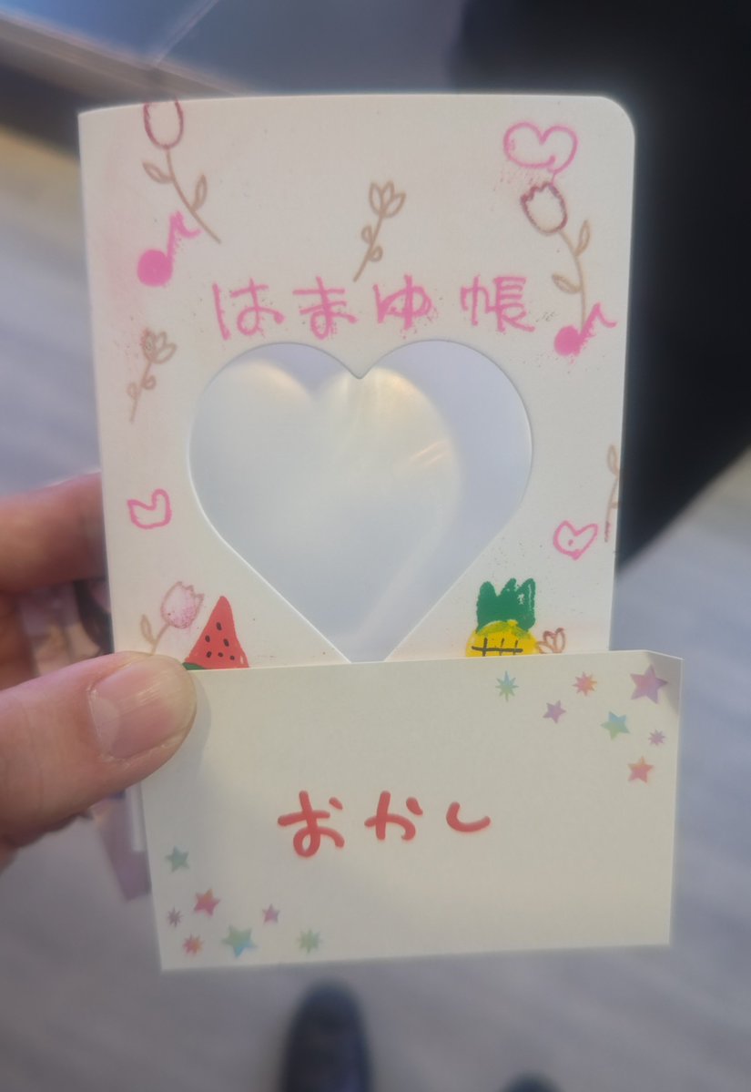 clariyasu's tweet photo. ゆりなさんデビュー６周年記念ソロイベ😺✨️
仕事わがまま言って抜け出して行ってきたけど〜ゆるゆるな感じでゆりなさんらしいイベントで楽しかった🙌
チェキ帳とお菓子食べさせてくれたり〜衣装もかわいくて最高✨️
安定の歌詞カンペ見たり〜許せちゃう人柄なゆりなさん好き😺
#ゆりなの成長記録 https://t.co/PKp75TlRZz