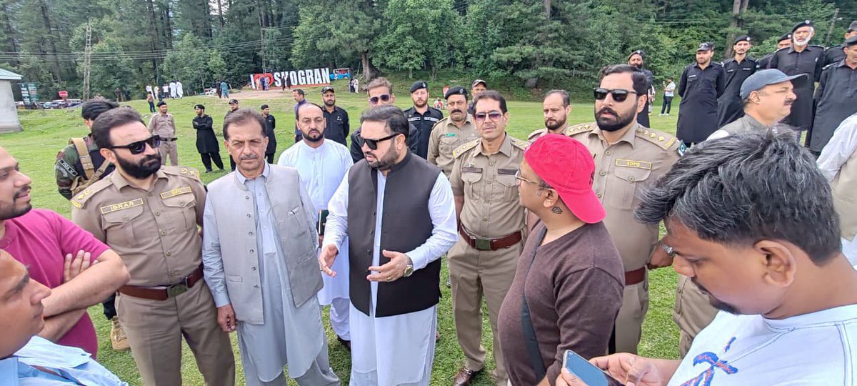 PirMusavirPTI's tweet photo. وزیر اعلیٰ خیبرپختونخوا کے مشیر برائے جنگلات و ماحولیات پیر مصور خان کا ہزارہ ڈویژن کا دورہ،شوگراں فاریسٹ ریسٹ ہاؤس کا معائنہ کیا اور سیاحوں سے ملاقات کی، ان کی آراء اور تجاویز سنیں اور سیاحتی سہولیات کو مزید بہتر بنانے کی یقین دہانی کرائی
#KPForests
#ImranKhanGreenVision https://t.co/8GuAIFI1zd