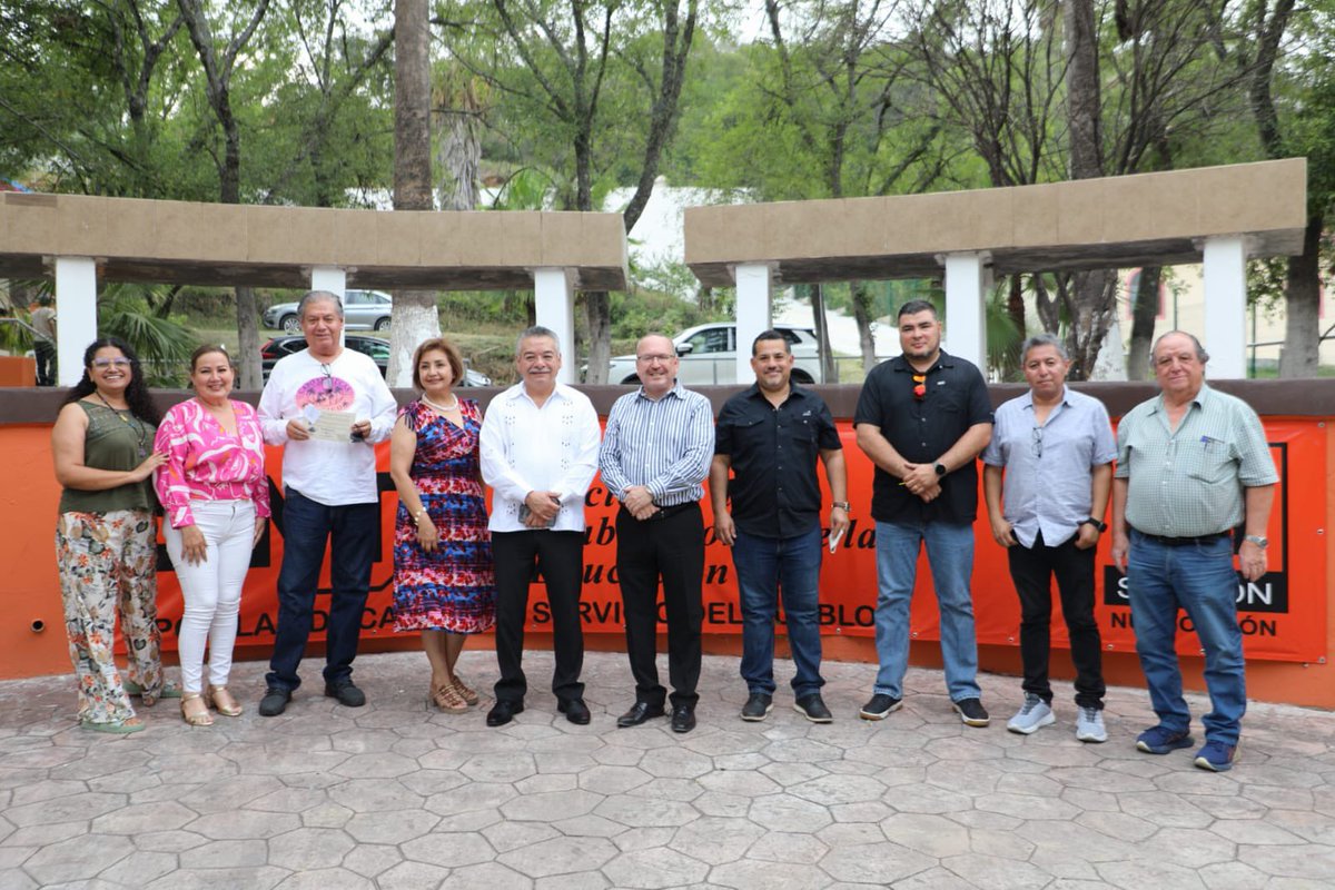 SNTE21's tweet photo. #UnoSomosTodos🙋‍♀️
#TodosSomosUno🙋‍♂️

El Mtro. José Francisco Martínez Calderón, Secretario General de la Sección 21 del SNTE, acompañó al Mtro. Pedro Caballero Hernández, Presidente Colegiado de la FEDESSP Nuevo León, en la reunión de trabajo celebrada en la Posada Magisterial https://t.co/8Uo5QwsnzE