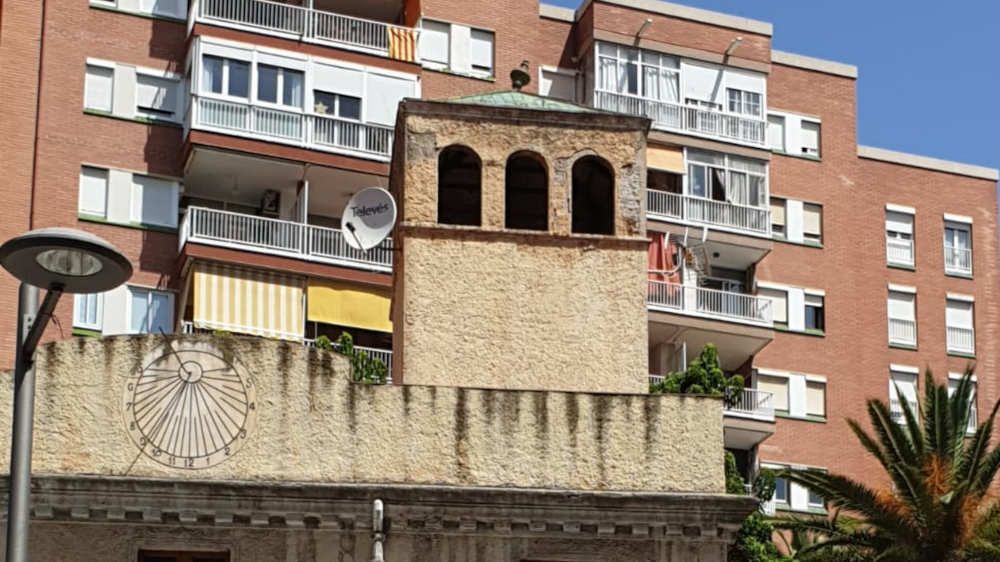 ireneuc's tweet photo. Torratxa, dentellons, rellotge de sol… L’Escorça és arquitectura i Patrimoni històric que encara desperta respecte al barri de Santa Eulàlia. 

#PatrimoniLH #MasosLH #LHospitalet https://t.co/dVeQDSAmvA