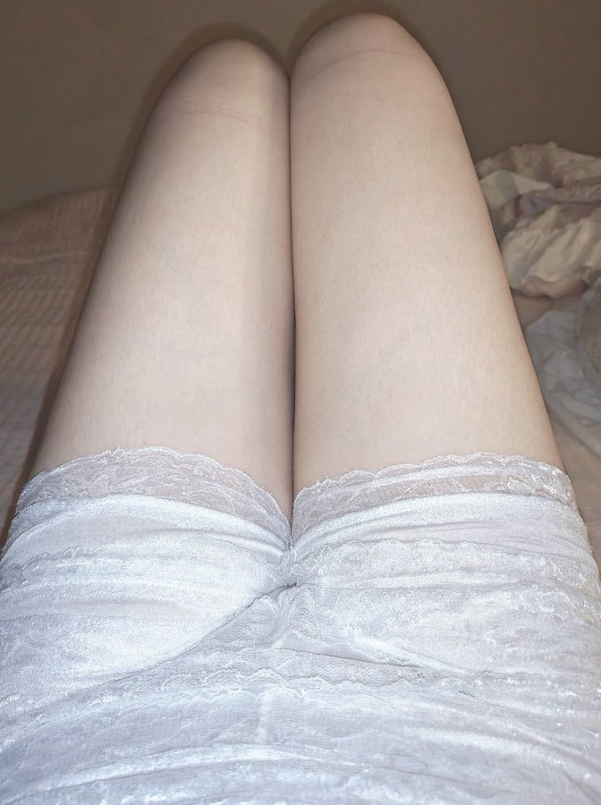 s_____fk84's tweet photo. 都说男儿膝下有黄金，你怎么跪在我的两腿之间呢 #上海 #女大 https://t.co/XYT4zOqpVS