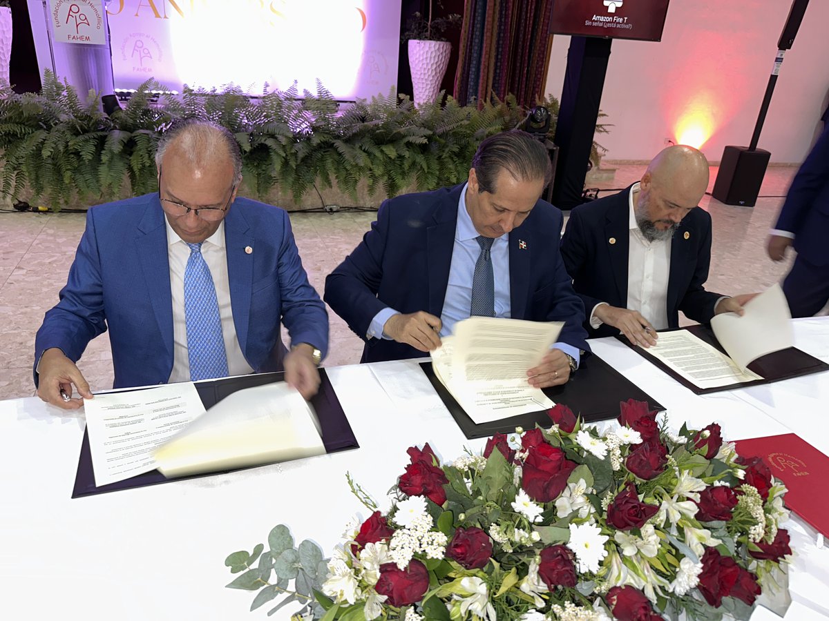 wfhemophilia's tweet photo. A significant milestone for the PACT Program in #DominicanRepublic! The WFH, the Ministry of Public Health and Social Assistance, and FAHEM signed an MoU to advance a national hemophilia program and strengthen care for people with #BleedingDisorders. 
#TreatmentForAll https://t.co/xK6zl8A13D