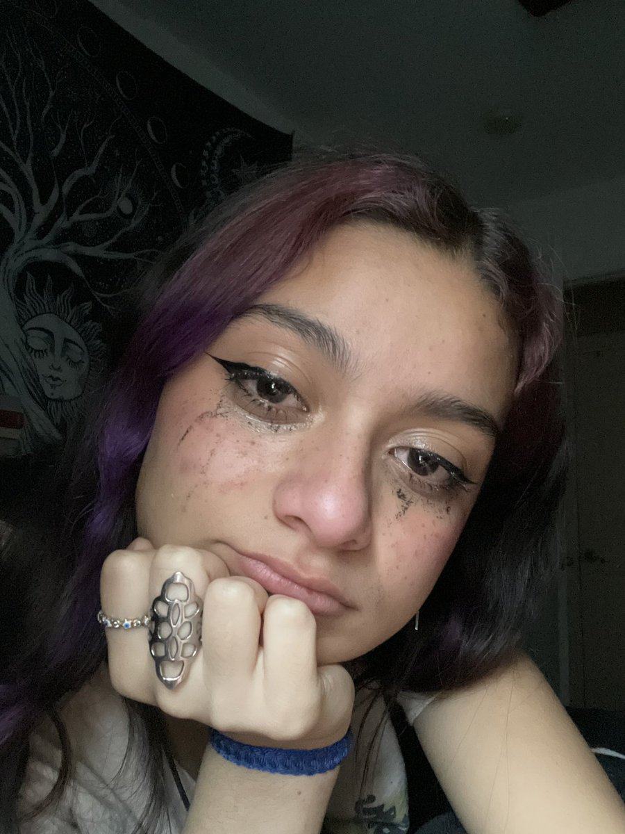 Biblowmyshi's tweet photo. Mexican irl bop sent me a pic of her crying like I won’t goon to it https://t.co/bccz7pi7Hi