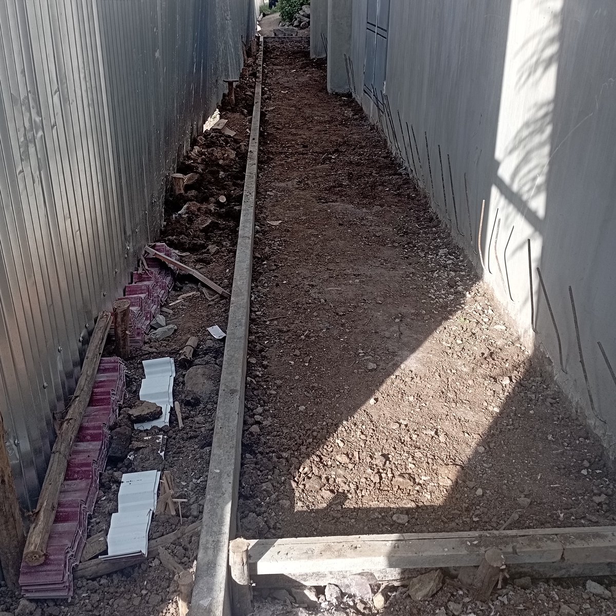 mjengo_man's tweet photo. Preparation, formwork for casting of the back and front pavement slab https://t.co/ysFnryGpiW