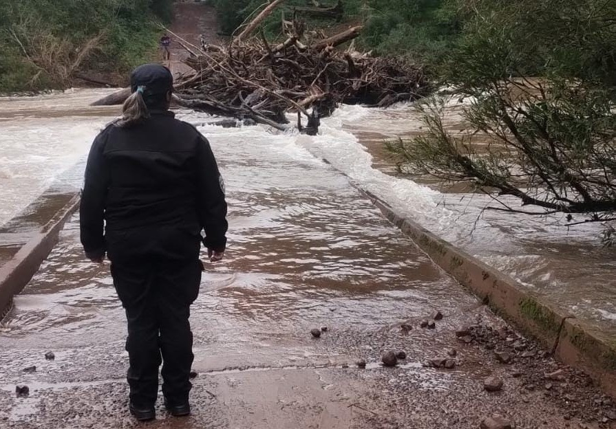 revistacodigos's tweet photo. La crecida del Piray Miní provocó el cierre total del puente Fabuel https://t.co/iLOL1jbAmk https://t.co/X8aNGtjprG