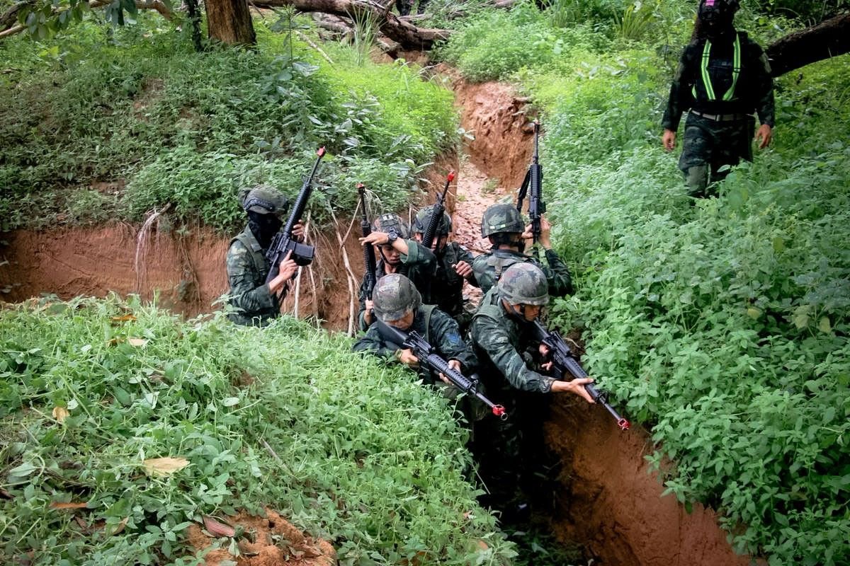 IR6_INF3's tweet photo. “ยกระดับการฝึก มีความพร้อมรองรับสถานการณ์ ปัจจัยแห่งความสำเร็จ”
       กองพันทหารราบที่ 3 กรมทหารราบที่ 6 ดำเนินการฝึกคงสภาพและเตรียมความพร้อมของหน่วยอย่างต่อเนื่อง เพื่อเสริมสร้างขีดความสามารถในการปฏิบัติภารกิจและรักษาความพร้อมรบของกำลังพล อาวุธ ยุทโธปกรณ์ ในทุกด้าน https://t.co/D0toUQNpgE