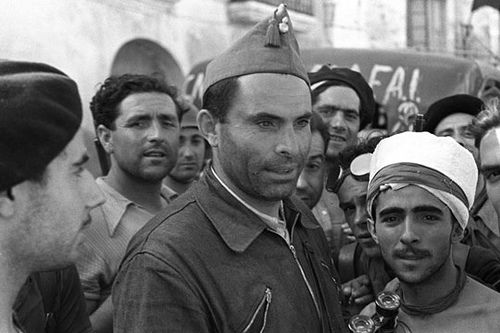 HistClasseTrab's tweet photo. Neste dia, a 24 de julho de 1936, alguns dias depois do começo da Guerra Civil Espanhola, o anarquista Buenaventura Durruti abandonou Barcelona com uma coluna armada em direção a Saragoça, cidade que estava ocupada pelos fascistas desde o golpe militar uns dias antes. A sua milícia de trabalhadores avançou e salvou a frente de Aragão, alastrando a revolução social a muitas partes de Aragão, mas infelizmente não foi suficiente para libertar Saragoça, na qual os fascistas se tinham entrincheirado com apoio nazi.