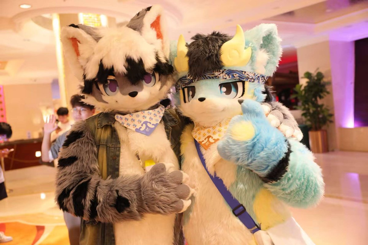 hanyuMeow's tweet photo. #fursuitsfriday #绒萌世界 #苏州香格里拉 
这周的毛五就约上墨虎闪亮登场吧！
🪡：@furmony https://t.co/cLWWqsHfg5
