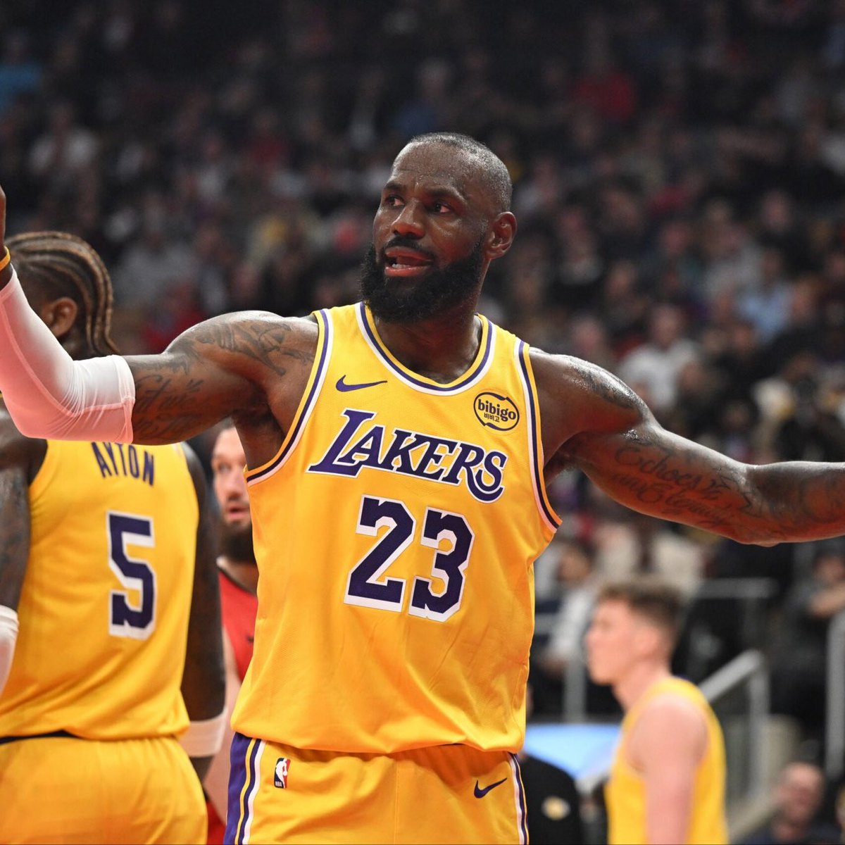EurohoopsTR's tweet photo. 🚨 SON DAKİKA: LEBRON JAMES, SIXERS'TA!

🔥 LeBron, Philadelphia 76ers ile 2 yıl, 8 milyon dolar karşılığında anlaştı.

(via @ShamsCharania) https://t.co/4394THw1GJ