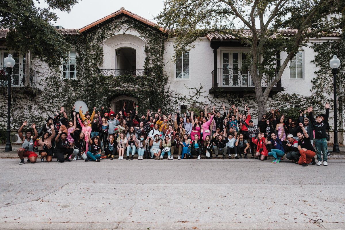 LeaseWisely's tweet photo. Great advisors prepare members for more than college.

For many students, signing a first lease is a major life milestone. Our latest article explores why renter education belongs in Greek Life.

https://t.co/oX33e8HGzE https://t.co/Ng7tPZXIuY