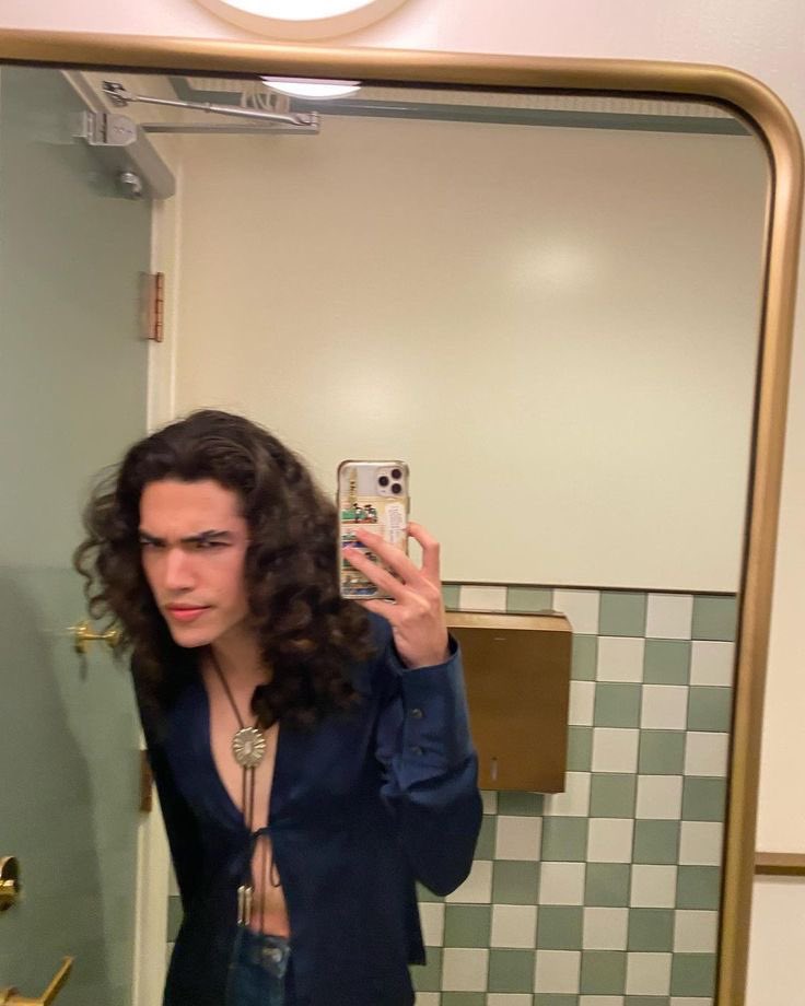wilbranmisser's tweet photo. me in drag again hi hello 😄🐥 #foundheavenfriday https://t.co/P7JcNglTKa