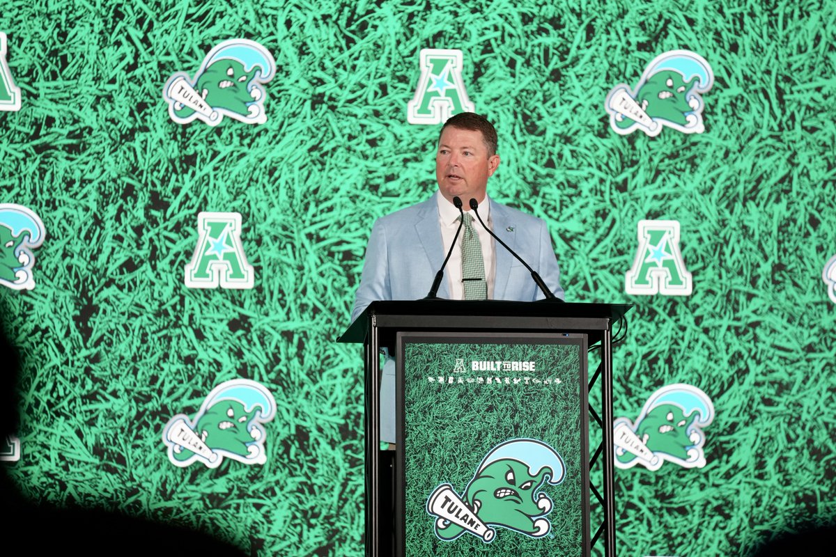 GreenWaveFB's tweet photo. Center stage with @Coach_Hall7 

#UptownFootball x @American_Conf https://t.co/whnDs7rqdW