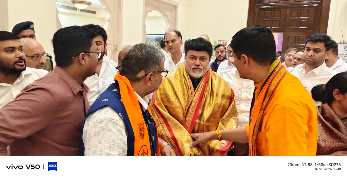 andolashree's tweet photo. ಮಹಾರಾಷ್ಟ್ರದ ಉದ್ಯೋಗ ಹಾಗೂ ಮರಾಠಿ ಭಾಷಾ ಸಚಿವ ಶ್ರೀ ಉದಯ ಸಾಮಂತ್ ರವರನ್ನ ನವದೆಹಲಿಯಲ್ಲಿ ಭೇಟಿ ಮಾಡಲಾಯಿತು..! https://t.co/J6zsCebrm8