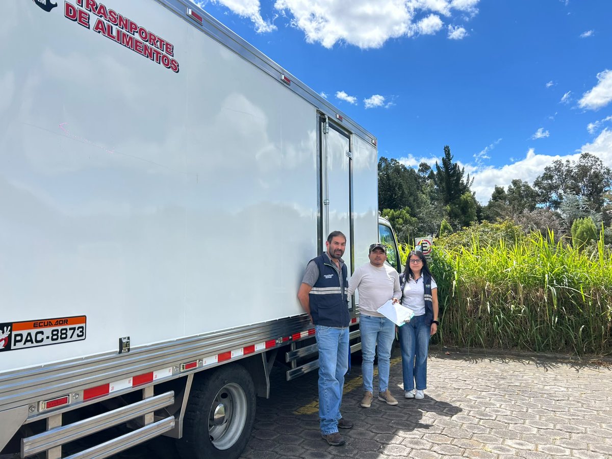 AgrocalidadZ2's tweet photo. #Pichincha | En el cantón Rumiñahui, realizamos una inspección en medios de transporte de productos y subproductos cárnicos en estado primario, garantizando el cumplimiento de la normativa vigente. #ProtegemosLoQueConsumes https://t.co/UhvfHMM8r9
