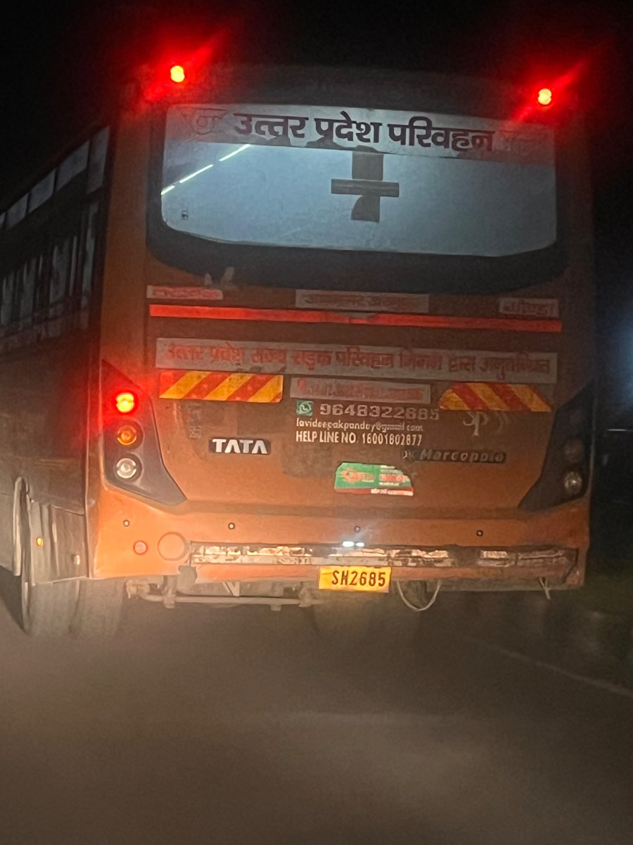 pankyfm's tweet photo. Great UP transport government bus - can you give him challan ? His number plates are hiding like anything and the driver seems drunk , somehow he got saved with a margin from hitting the divider thrice @myogiadityanath @Uppolice https://t.co/lj8gonh85P