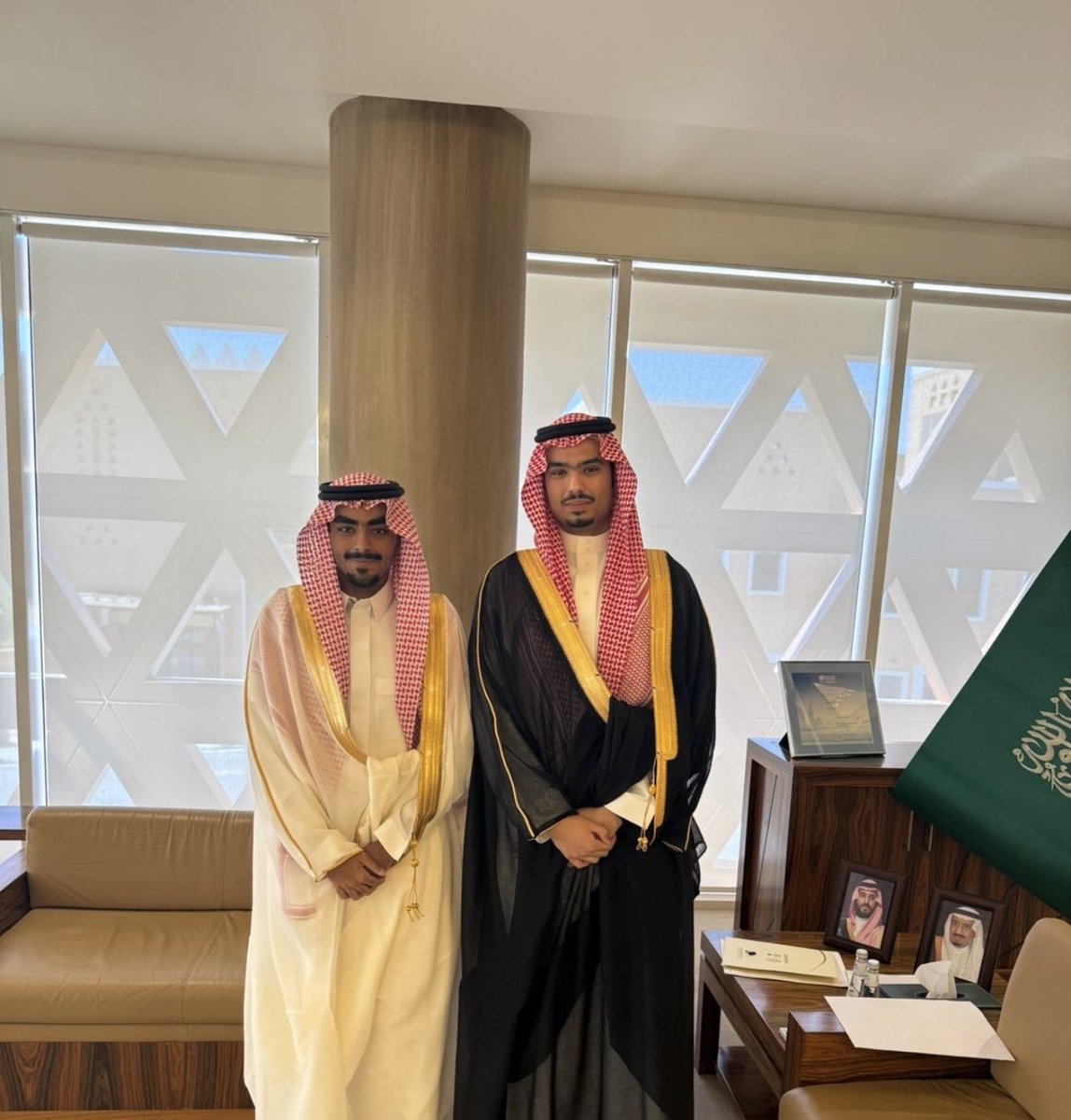 msa3d_Alsaud's tweet photo. يا راكان مواقفك مثل السيل
مايوقفه شي لا منه حدر

ومكانك فالسما عالي مثل سهيل
وتكتمل مثل مايكتمل الاربعطعش بدر https://t.co/IVxWKfFEHT