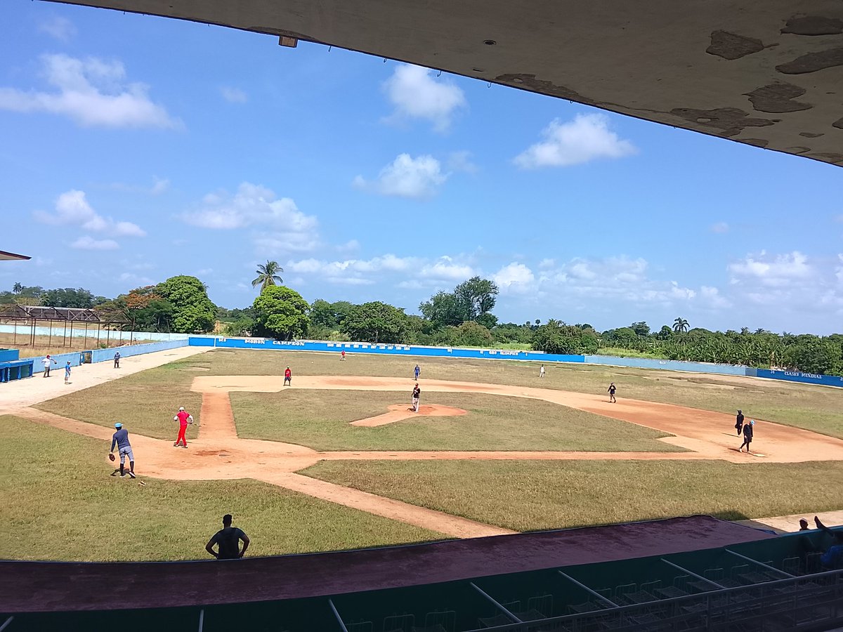 AlejandroCosmeQ's tweet photo. ⚾ En el Estadio Paquito Espinosa se enfrentan en un partido amistoso el Consejo de la Administración y representantes de Cultura en #Morón. 
El choque se celebra como parte de las actividades de este #VeranoConMiGente. https://t.co/qVLpFZlDv2