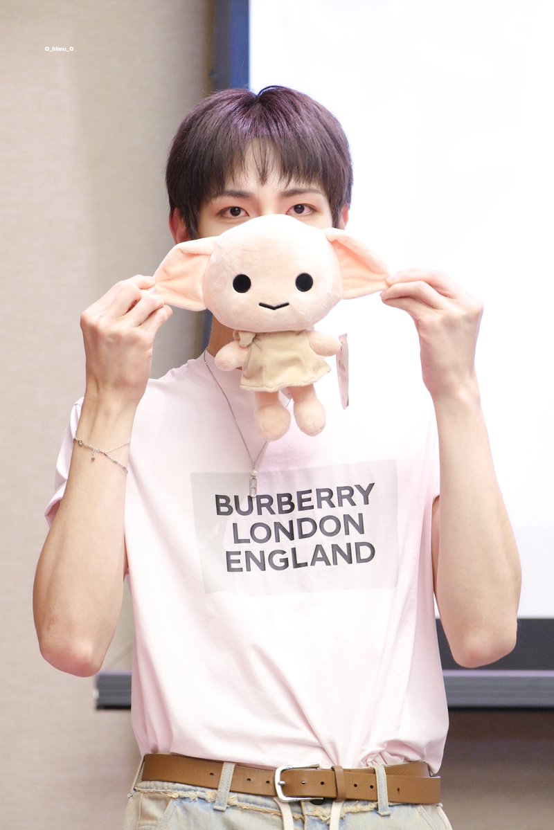 O_himu_O's tweet photo. 260724 충칭

𖤐*̩̩͙⸝⋆ど⁰̷̴͈꒨⁰̷̴͈う𖤐*̩̩͙⸝⋆!

#이펙스 #뮤 #MU #EPEX https://t.co/KyssT9kKuE