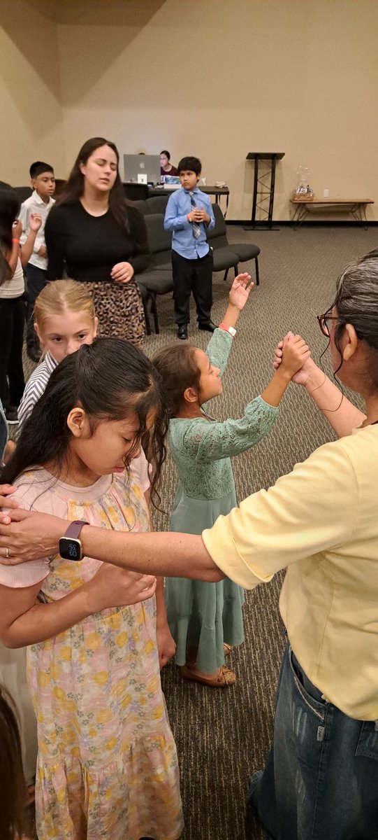 corinthian2113's tweet photo. Amazing time at the Illinois Spanish Camp where God filled atleast 1️⃣0️⃣ kids &amp; 4️⃣ kids baptized 🙌🔥

100+ total people received the Holy Ghost during the conference. It was a blessed time w/ the people of God
#SpanishMinistry #FamilyMinistry #KidMin #Evangelist #SaveOurChildren https://t.co/C1u9UesOCU