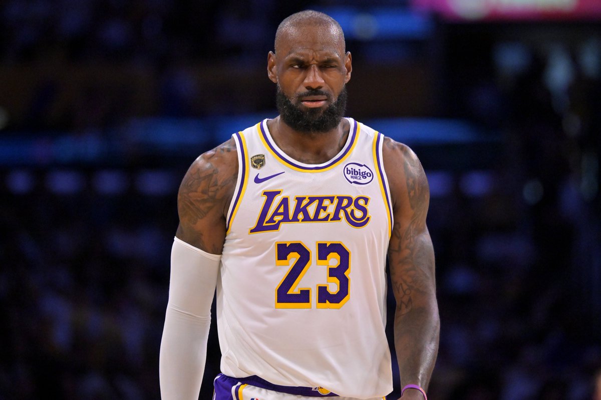 Underdog's tweet photo. Players set to make more money than LeBron James this season:

Stephen Curry
Nikola Jokić
Jayson Tatum
Anthony Davis
Giannis Antetokounmpo
Joel Embiid
Jaylen Brown
Devin Booker
Karl-Anthony Towns
Jimmy Butler
Paul George
Kawhi Leonard
Donovan Mitchell
Cade Cunningham
Evan Mobley
Jamal Murray
De'Aaron Fox
Bam Adebayo
Luka Dončić
Trae Young
Jaren Jackson Jr.
Zach LaVine
Anthony Edwards
Tyrese Haliburton
Pascal Siakam
Lauri Markkanen
Domantas Sabonis
Kevin Durant
OG Anunoby
James Harden
Ja Morant
Zion Williamson
Darius Garland
Scottie Barnes
Franz Wagner
Jalen Williams
Chet Holmgren
Paolo Banchero
Austin Reaves
Shai Gilgeous-Alexander
Michael Porter Jr.
Tyrese Maxey
LaMelo Ball
Brandon Ingram
Kyrie Irving
Desmond Bane
Jalen Brunson
Rudy Gobert
Jalen Green
Alperen Şengün
Jrue Holiday
Jerami Grant
Jordan Poole
Aaron Gordon
Mikal Bridges
Julius Randle
Tyler Herro
Dejounte Murray
Immanuel Quickley
Jalen Suggs
Derrick White
Walker Kessler
Andrew Wiggins
Jalen Johnson
RJ Barrett
Jarrett Allen
Draymond Green
Trey Murphy III
Devin Vassell
Myles Turner
Jaden McDaniels
Dyson Daniels
Josh Giddey
Fred VanVleet
De'Andre Hunter
Jonathan Kuminga
Keegan Murray
Jabari Smith Jr.
Naz Reid
Isaiah Hartenstein
Nic Claxton
Cameron Johnson
Coby White
Miles Bridges
Damian Lillard
Kentavious Caldwell-Pope
Christian Braun
Norman Powell
CJ McCollum
Josh Hart
Kyle Kuzma
Ivica Zubac
Malik Monk
Shaedon Sharpe
Dillon Brooks
P.J. Washington
Alex Caruso
Andrew Nembhard
Kristaps Porziņģis
Jakob Poeltl
Bradley Beal
Ayo Dosunmu
Luguentz Dort
Grayson Allen
Wendell Carter Jr.
Toumani Camara
Patrick Williams
Keldon Johnson
Klay Thompson
Daniel Gafford
Santi Aldama
John Collins
Victor Wembanyama
Max Strus
Nikola Jović
Onyeka Okongwu
Duncan Robinson
Terance Mann
Brandon Miller
Mitchell Robinson
Tobias Harris
Obi Toppin
Isaiah Stewart
Herbert Jones
Caris LeVert
Dennis Schröder
AJ Dybantsa
Josh Green
Bobby Portis
Cooper Flagg
Nickeil Alexander-Walker
Grant Williams
Jock Landale
Tari Eason
Rui Hachimura
Corey Kispert
Robert Williams
Quentin Grimes
Julian Champagnie
Zaccharie Risacher
Scoot Henderson
Damian Lillard
Dorian Finney-Smith
Darryn Peterson
Deni Avdija
Sandro Mamukelashvili
Steven Adams
Dylan Harper
Donte DiVincenzo
Moses Moody
Brandon Clarke
Jarred Vanderbilt
Davion Mitchell
Alex Sarr
Amen Thompson
Cameron Boozer
Isaac Okoro
Mark Williams
VJ Edgecombe
Isaiah Joe
Ausar Thompson
Reed Sheppard
Aaron Nesmith
T.J. McConnell
Royce O'Neale
Sam Hauser
Collin Gillespie
Caleb Wilson
Jusuf Nurkić
Kon Knueppel
Derrick Jones Jr.
Luke Kornet
Anthony Black
A.J. Green
Stephon Castle
Caleb Martin
Day'Ron Sharpe
Keaton Wagler
Buddy Hield
Ace Bailey
Naji Marshall
Jalen Smith
Collin Sexton
Bilal Coulibaly
Aaron Wiggins
Ty Jerome
Brook Lopez
Sam Merrill
Ron Holland
Dean Wade
Mikel Brown Jr.
Keon Ellis
Tre Johnson
Jarace Walker
Kevin Huerter
Zach Collins
Quinten Post
Max Christie
Tidjane Salaün
Deandre Ayton
Kelly Oubre Jr.
Darius Acuff Jr.
Jonathan Isaac
Harrison Barnes
Tre Mann
Tre Jones
Jeremiah Fears
Taylor Hendricks
Jaylin Williams
Payton Pritchard
Goga Bitadze
Donovan Clingan
Zeke Nnaji
Cason Wallace
Kingston Flemings
Jett Howard
Dereck Lively II
Egor Dёmin
Gradey Dick
Clint Capela
Jordan Hawkins
Isaiah Jackson
Rob Dillingham
Al Horford
Morez Johnson Jr.
Collin Murray-Boyles
Keyonte George
Tim Hardaway Jr.
Saddiq Bey
Brayden Burries
Zach Edey
Khaman Maluach
Ziaire Williams
John Konchar
Yaxel Lendeborg
Marcus Smart
Cody Williams
Cedric Coward
Jaxson Hayes
Josh Okogie
Anfernee Simons
Jake LaRavia
Jaden Hardy
D'Angelo Russell
Jaime Jaquez Jr.
Nicolas Batum
Jordan Goodwin
Aday Mara
Ousmane Dieng
Matas Buzelis
Noa Essengue
Kris Dunn
Brandin Podziemski
Bradley Beal
Paul Reed
Khris Middleton
Nate Ament
Precious Achiuwa
Cam Whitmore
Nikola Topić
Derik Queen
Noah Clowney
Kevin Porter Jr.
Landry Shamet
Kris Murray
Jordan Miller
Hannes Steinbach
Marcus Sasser
Devin Carter
Carter Bryant
Ben Sheppard
Kenrich Williams
Dailyn Swain
Bub Carrington
Thomas Sorber
Brice Sensabaugh
Julian Strawther
Bennett Stirtz
Kel'el Ware
Yang Hansen
Gui Santos
Jose Alvarado
Josh Minott
Ebuka Okorie
Jared McCain
Joan Beringer
Christian Anderson Jr.
Dalton Knecht
Walter Clayton
Allen Graves
Nolan Traoré